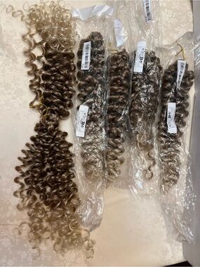 Undetectable Brand Ombre Curly Hair Extensions - Brown to Blonde